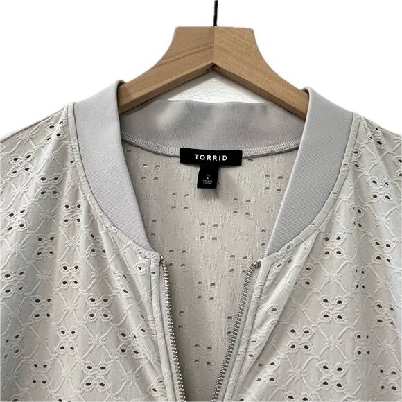 New Torrid Grey Eyelet Zip Up Jacket - Size 2X - Picture 3 of 5